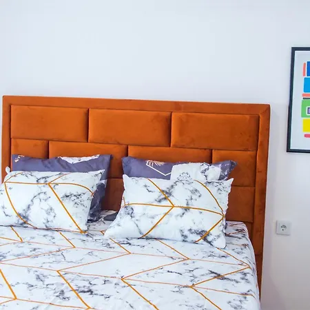 Lira Apartment *