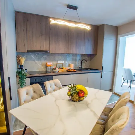 Apartment Lira *