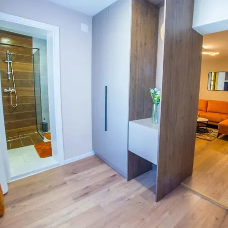 דירה Lira מוסטר