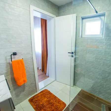 Lira Apartment