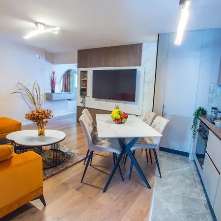 Lira Apartment *