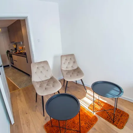 Lira Apartment *