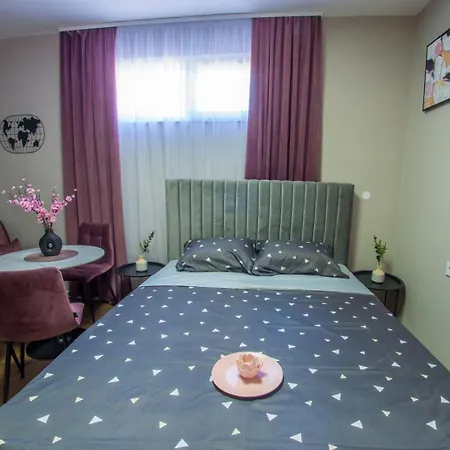 Lira Apartment *