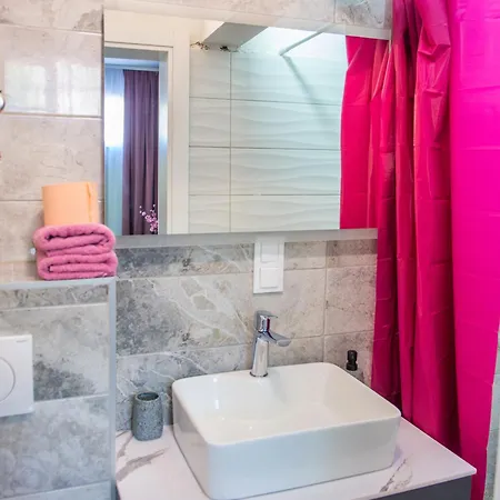 דירה Lira מוסטר