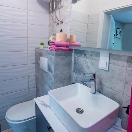 Apartment Lira *