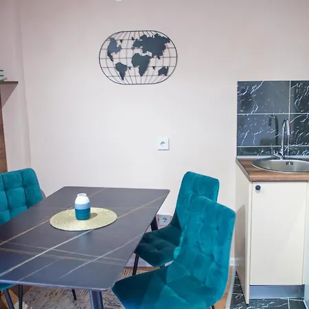 Lira Apartment *