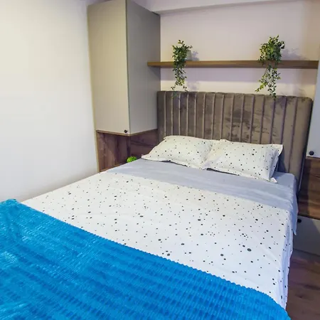 Lira Apartment *